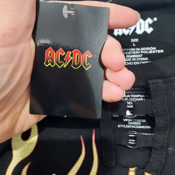 NWOT AC/DC Highway to Hell Graphic Cropped Tee Shirt in Size L - Picture 4 of 8